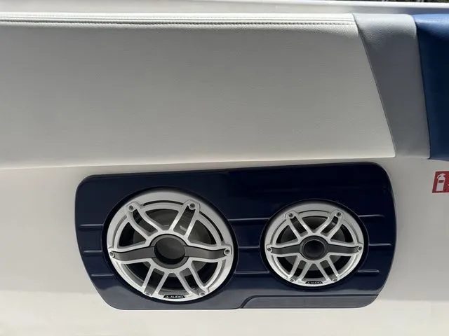 Slide: The Image of Robalo R360CC 2026 - 23