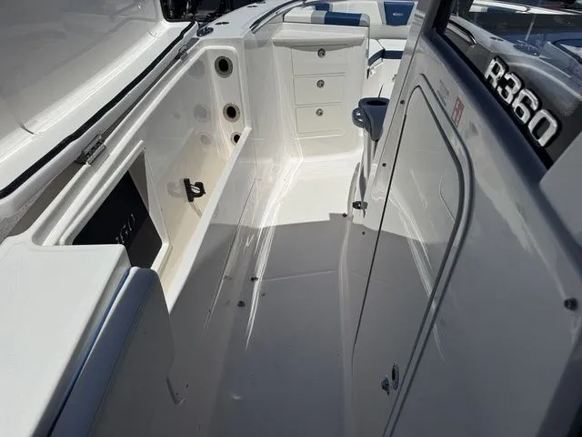 Slide: The Image of Robalo R360CC 2026 - 27
