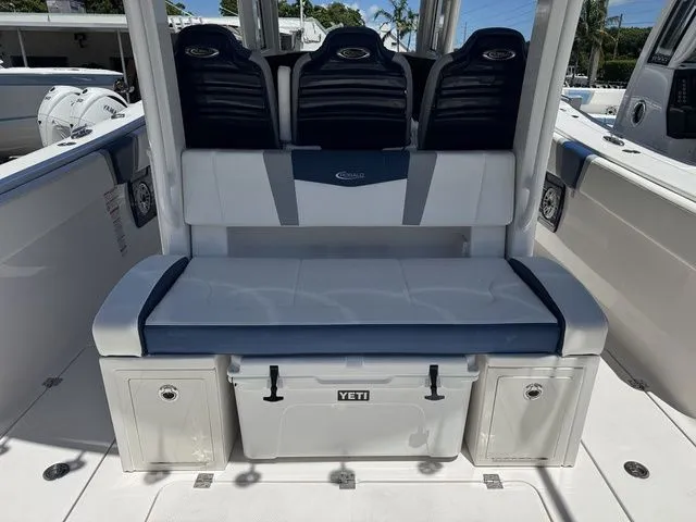 Slide: The Image of Robalo R360CC 2026 - 5