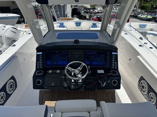 Slide: The Image of Robalo R360CC 2026 - 6