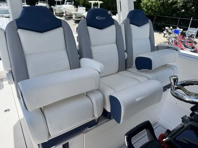 Slide: The Image of Robalo R360CC 2026 - 7