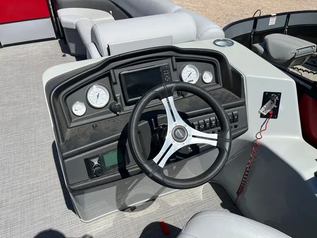 Slide: The Image of Bentley Pontoons 240 Navigator 2023 - 11