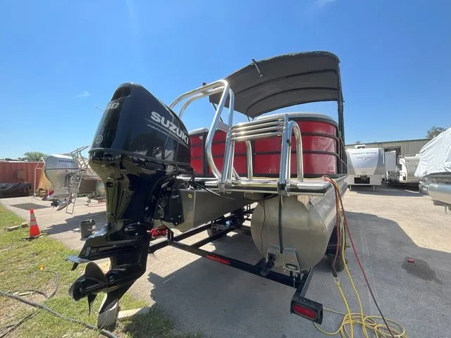 Slide: The Image of Bentley Pontoons 240 Navigator 2023 - 3