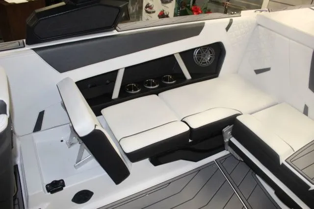 Slide: The Image of Nautique Super Air Nautique GS22 2025 - 14