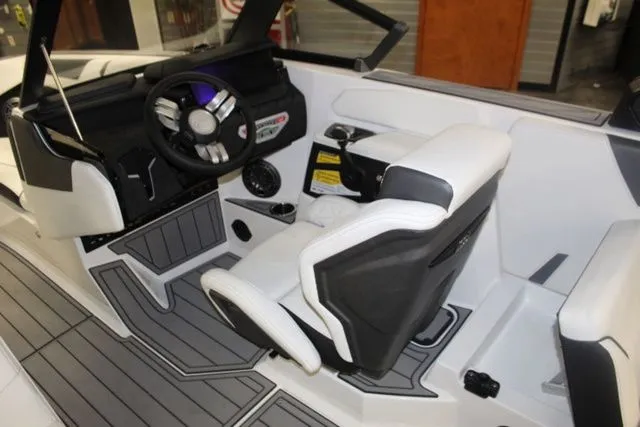 Slide: The Image of Nautique Super Air Nautique GS22 2025 - 17
