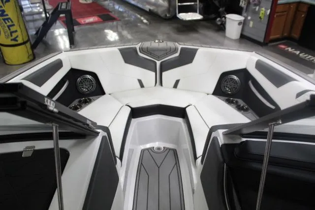 Slide: The Image of Nautique Super Air Nautique GS22 2025 - 22