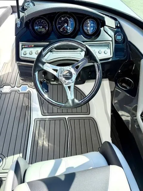 Slide: The Image of Monterey 235SS Super Sport 2021 - 3