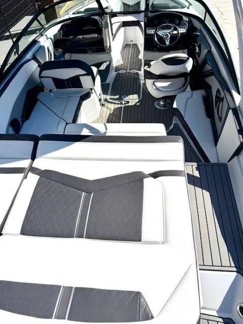 Slide: The Image of Monterey 235SS Super Sport 2021 - 4