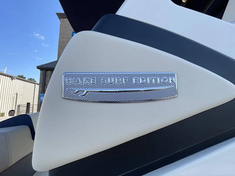 Slide: The Image of Chris-Craft 25 SPORTSTER WAKE SURF 2026 - 11