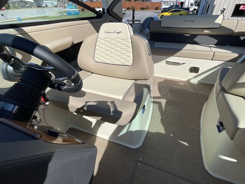 Slide: The Image of Chris-Craft 25 SPORTSTER WAKE SURF 2026 - 14