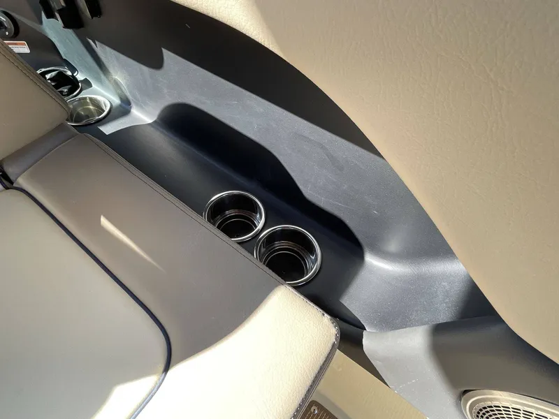 Slide: The Image of Chris-Craft 25 SPORTSTER WAKE SURF 2026 - 15