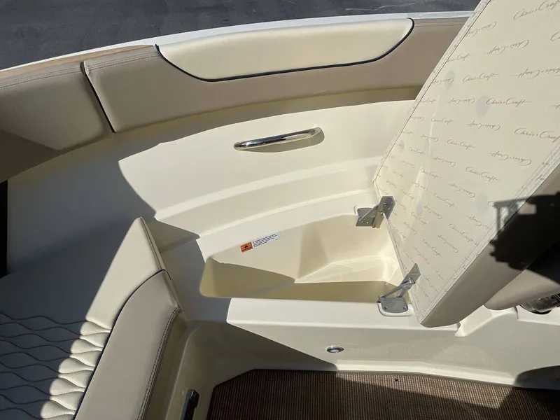 Slide: The Image of Chris-Craft 25 SPORTSTER WAKE SURF 2026 - 16