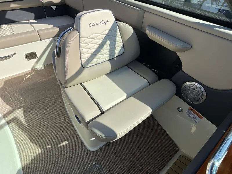 Slide: The Image of Chris-Craft 25 SPORTSTER WAKE SURF 2026 - 27