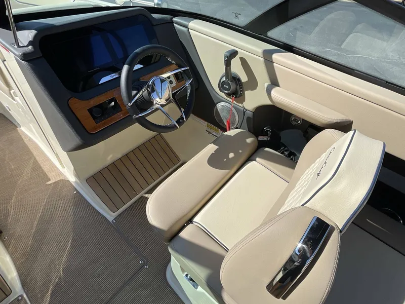 Slide: The Image of Chris-Craft 25 SPORTSTER WAKE SURF 2026 - 29