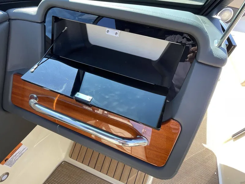 Slide: The Image of Chris-Craft 25 SPORTSTER WAKE SURF 2026 - 9