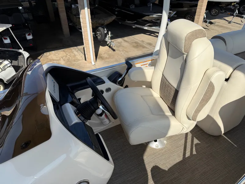 Slide: The Image of Avalon Catalina Platinum Entertainer Funship 27' w/ 250HP Suzuki 2022 - 11