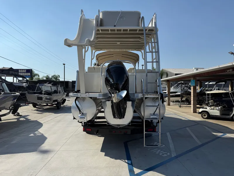 Slide: The Image of Avalon Catalina Platinum Entertainer Funship 27' w/ 250HP Suzuki 2022 - 13