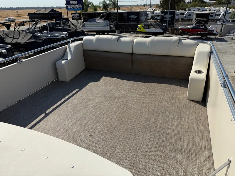 Slide: The Image of Avalon Catalina Platinum Entertainer Funship 27' w/ 250HP Suzuki 2022 - 15