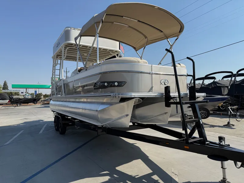 Slide: The Image of Avalon Catalina Platinum Entertainer Funship 27' w/ 250HP Suzuki 2022 - 4