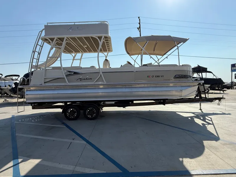 Slide: The Image of Avalon Catalina Platinum Entertainer Funship 27' w/ 250HP Suzuki 2022 - 5
