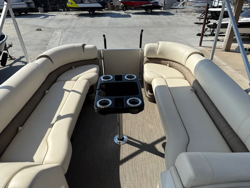 Slide: The Image of Avalon Catalina Platinum Entertainer Funship 27' w/ 250HP Suzuki 2022 - 7