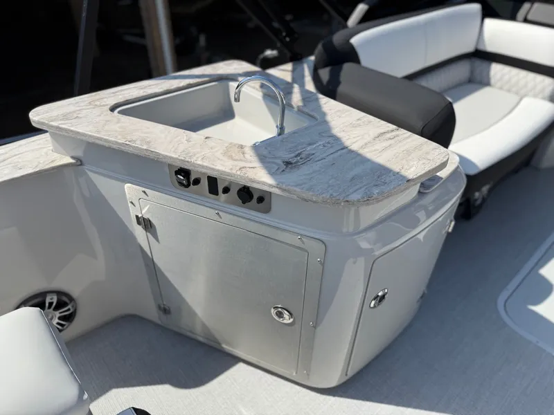 Slide: The Image of Avalon 25' Catalina platinum Elite Windshield w/ 250HP Mercury! 2026 - 10