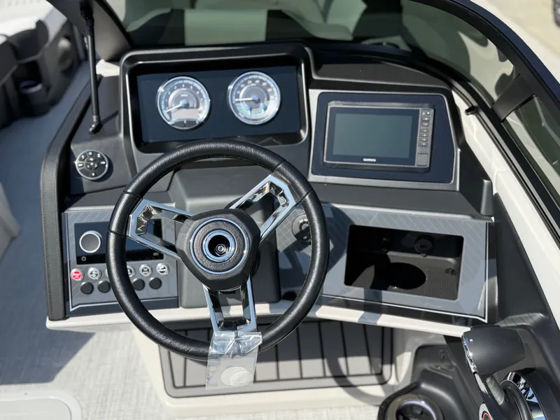 Slide: The Image of Avalon 25' Catalina platinum Elite Windshield w/ 250HP Mercury! 2026 - 11