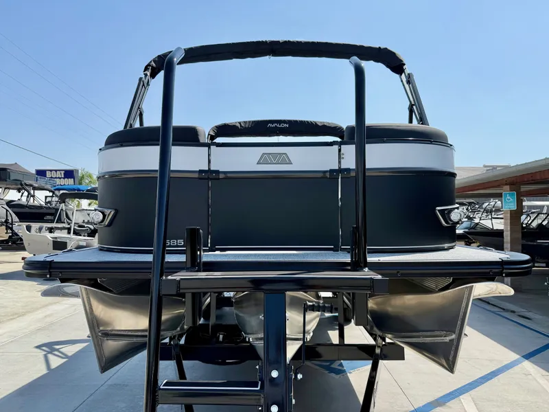 Slide: The Image of Avalon 25' Catalina platinum Elite Windshield w/ 250HP Mercury! 2026 - 13