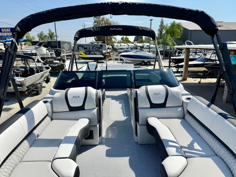 Slide: The Image of Avalon 25' Catalina platinum Elite Windshield w/ 250HP Mercury! 2026 - 14