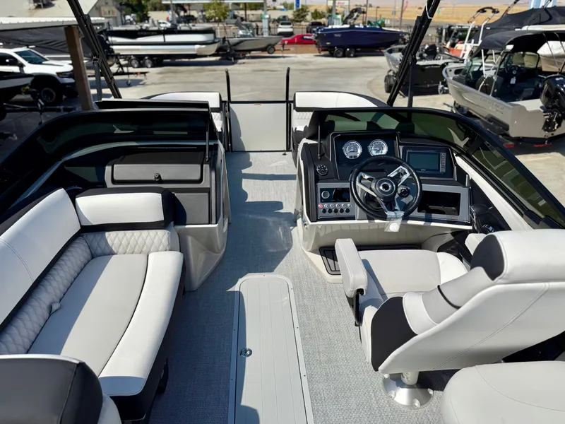 Slide: The Image of Avalon 25' Catalina platinum Elite Windshield w/ 250HP Mercury! 2026 - 15