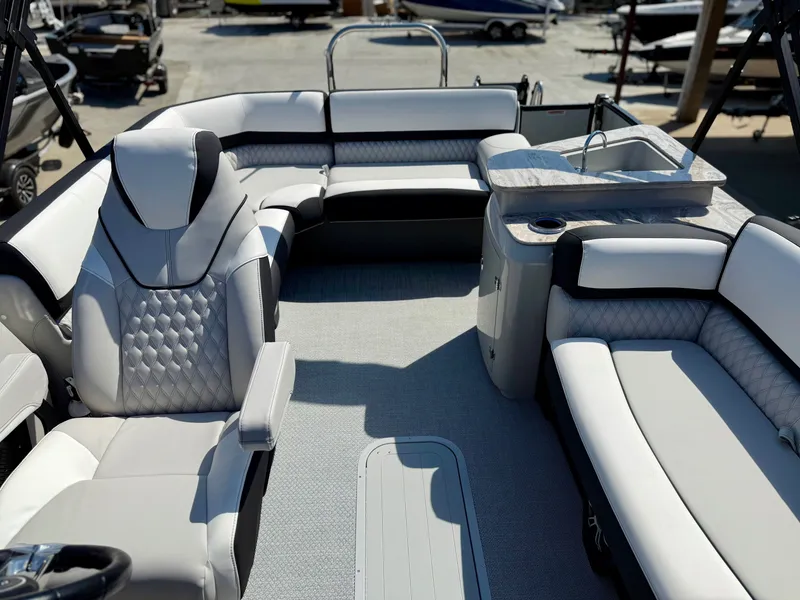 Slide: The Image of Avalon 25' Catalina platinum Elite Windshield w/ 250HP Mercury! 2026 - 6