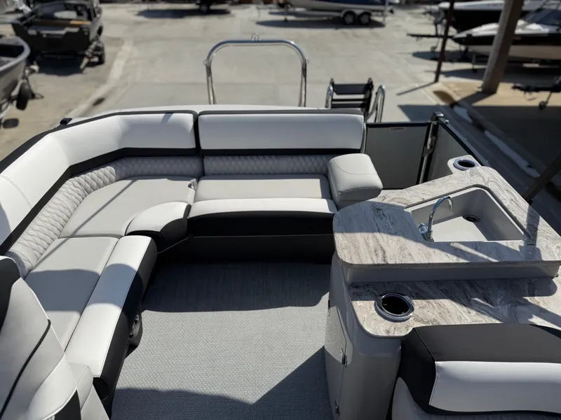 Slide: The Image of Avalon 25' Catalina platinum Elite Windshield w/ 250HP Mercury! 2026 - 7