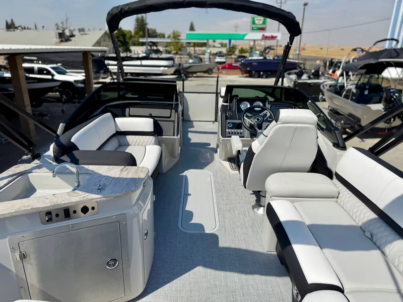 Slide: The Image of Avalon 25' Catalina platinum Elite Windshield w/ 250HP Mercury! 2026 - 9