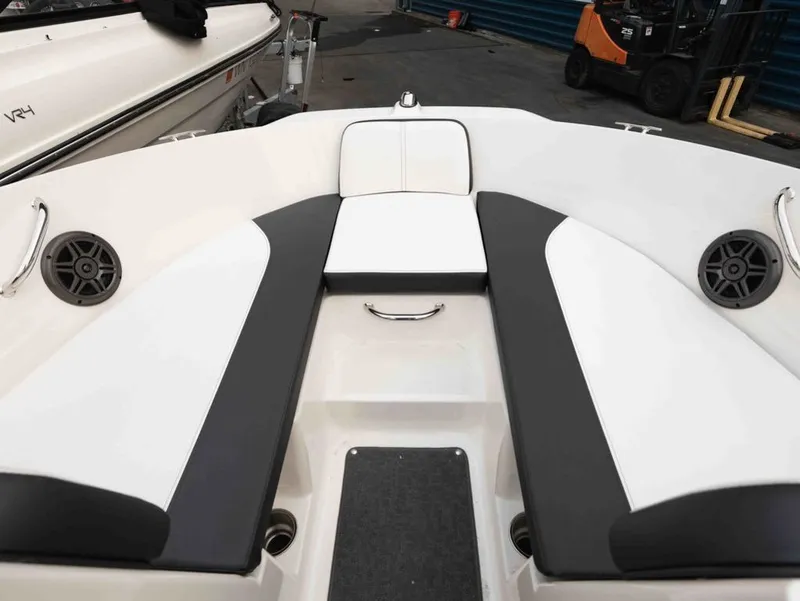 Slide: The Image of Sea Ray SPX 210 2015 - 11