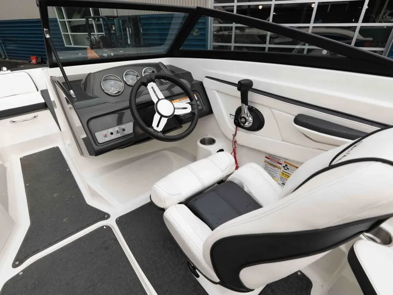 Slide: The Image of Sea Ray SPX 210 2015 - 8