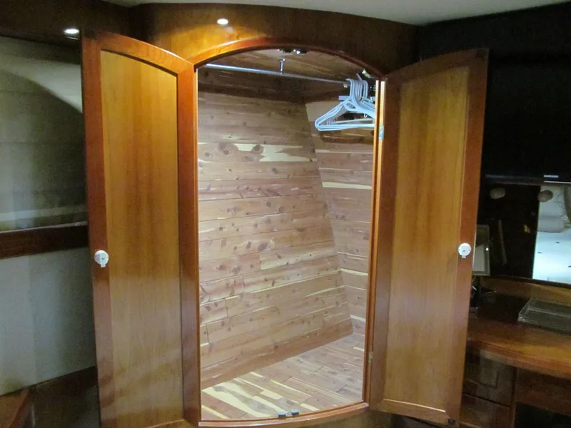 Slide: The Image of Master Hanging Locker Port 1 - 118