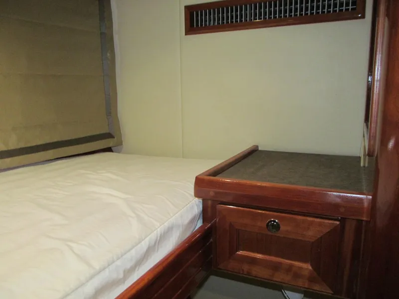 Slide: The Image of Guest SR Upper Bunk Forward - 133