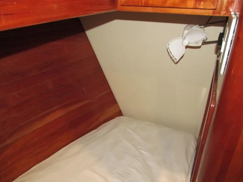 Slide: The Image of Guest SR Lower Bunk Forward - 135