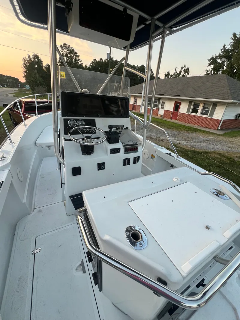 Slide: The Image of Boston Whaler 24 Outrage 1997 - 4