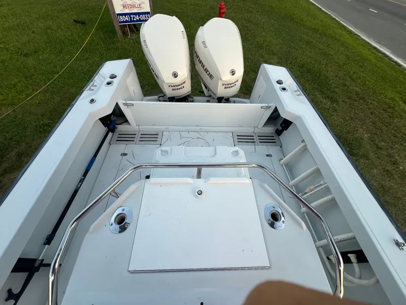 Slide: The Image of Boston Whaler 24 Outrage 1997 - 6