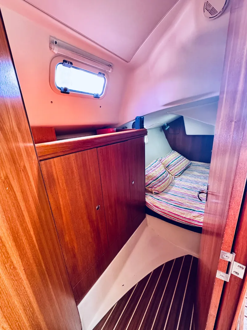 Slide: The Image of Hunter 33 2006 - 10