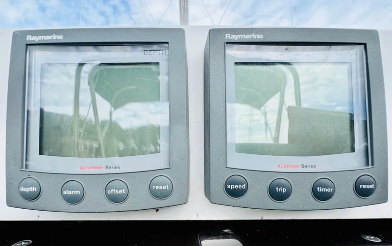 Slide: The Image of Hunter 33 2006 - 20