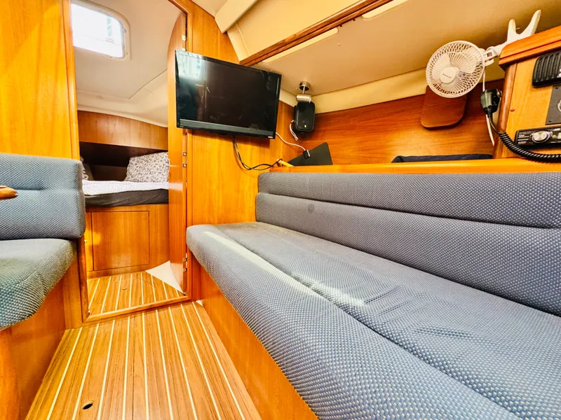 Slide: The Image of Hunter 33 2006 - 8