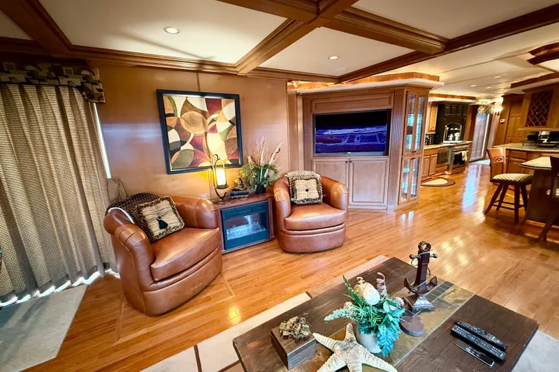 Slide: The Image of Luxurious 2008 Sumerset houseboat interior with elegant decor and modern amenities. - 35