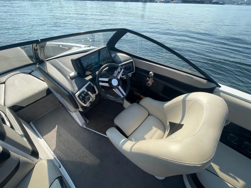 Slide: The Image of Malibu Wakesetter 23 LSV 2015 - 12