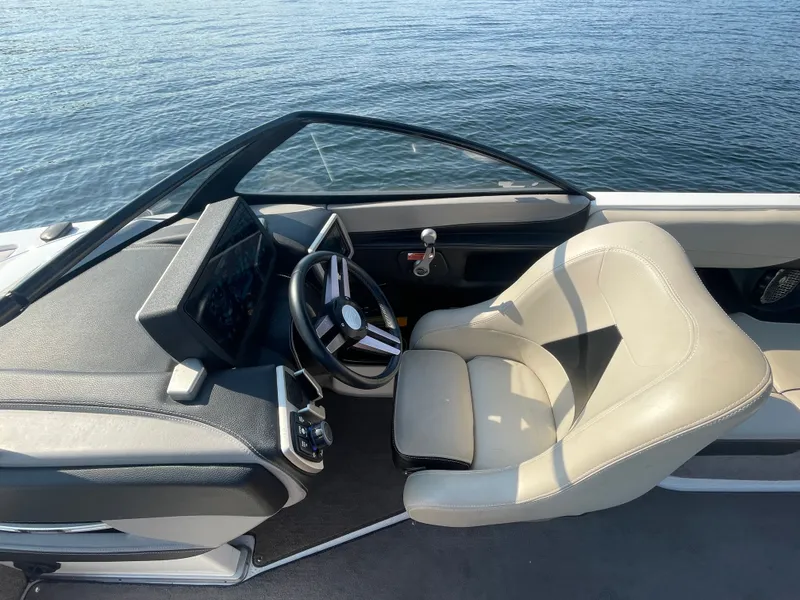 Slide: The Image of Malibu Wakesetter 23 LSV 2015 - 13