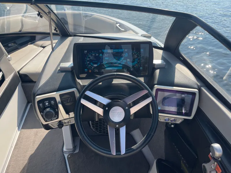 Slide: The Image of Malibu Wakesetter 23 LSV 2015 - 14