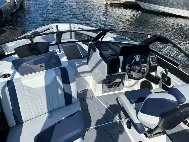 Slide: The Image of Malibu Wakesetter 25 LSV 2026 - 4
