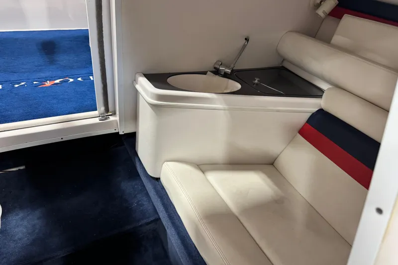 Donzi 28 ZXO 2002 - Marine Source