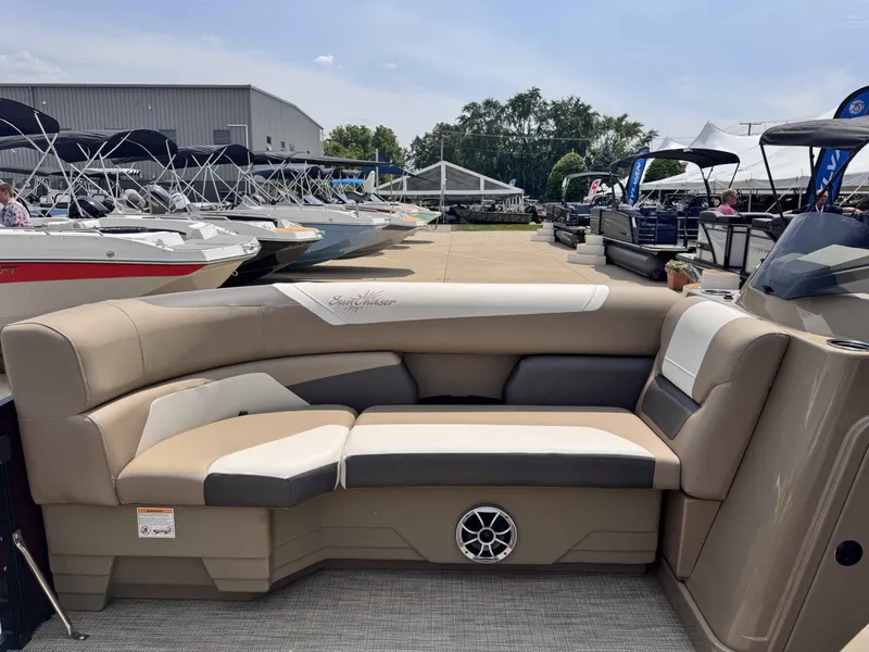 Slide: The Image of SunChaser Eclipse 23 LR DH 2026 - 11